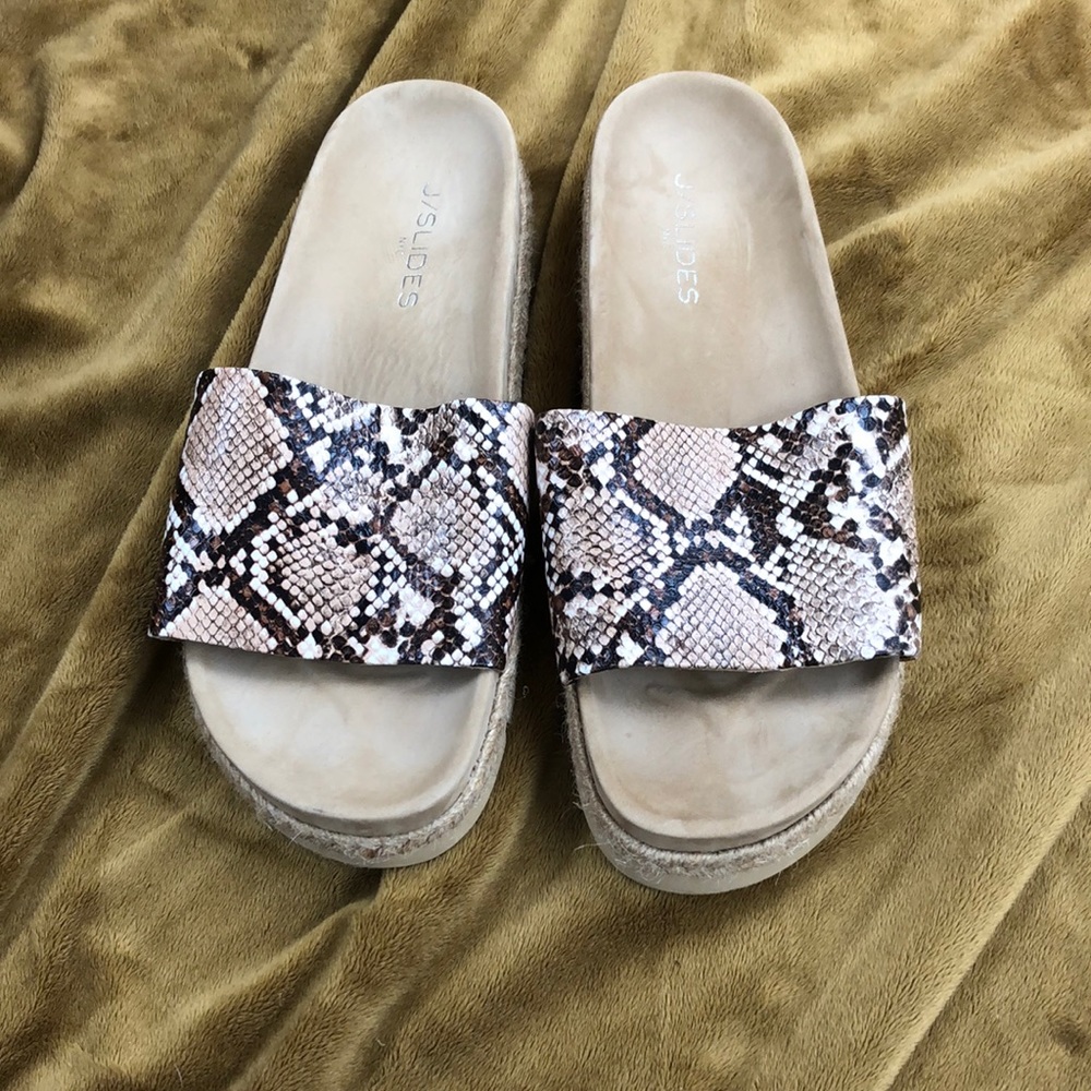 Women’s slides. Size 9